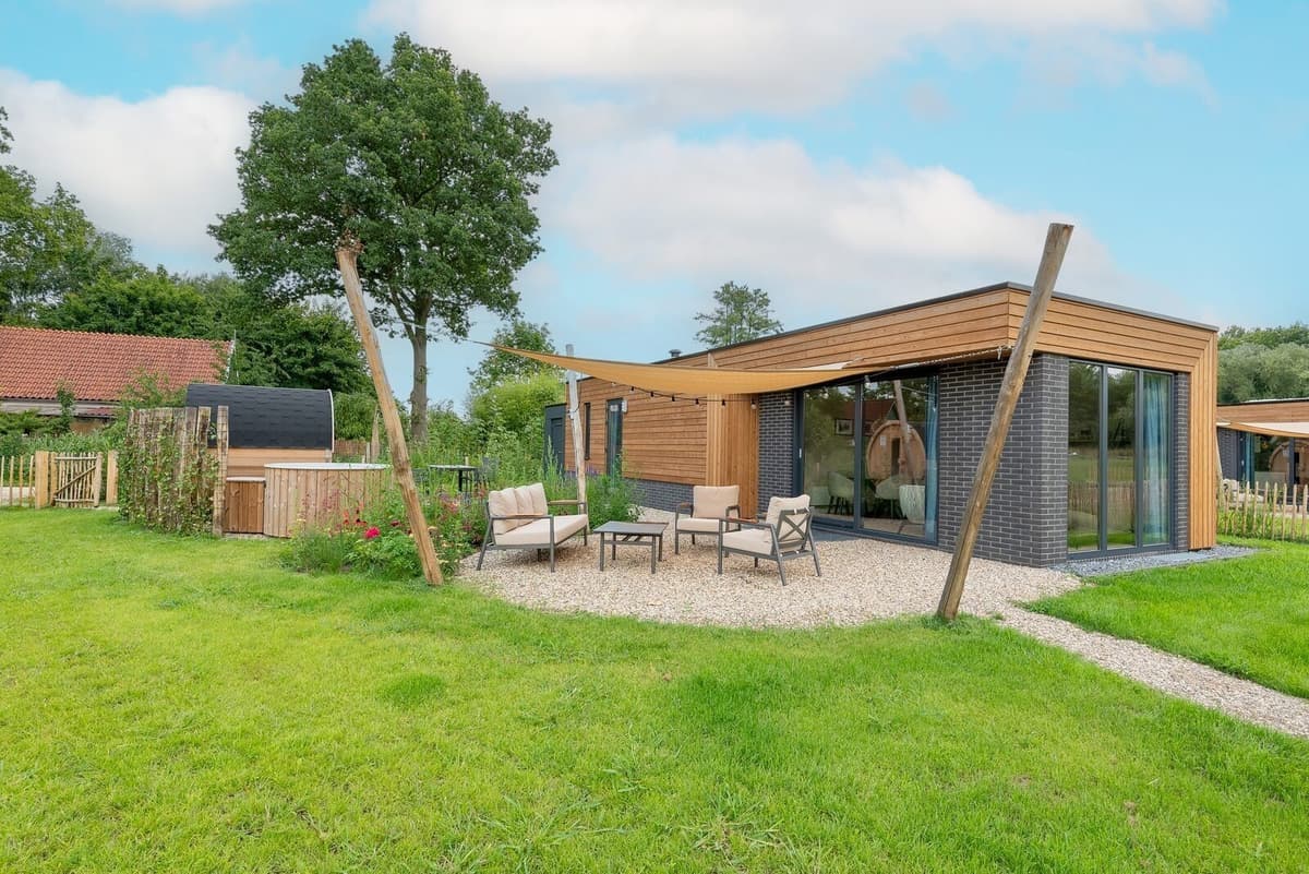 Vakantiepark in België met omheinde tuin: 5x de fijnste plekjes voor hond en kind